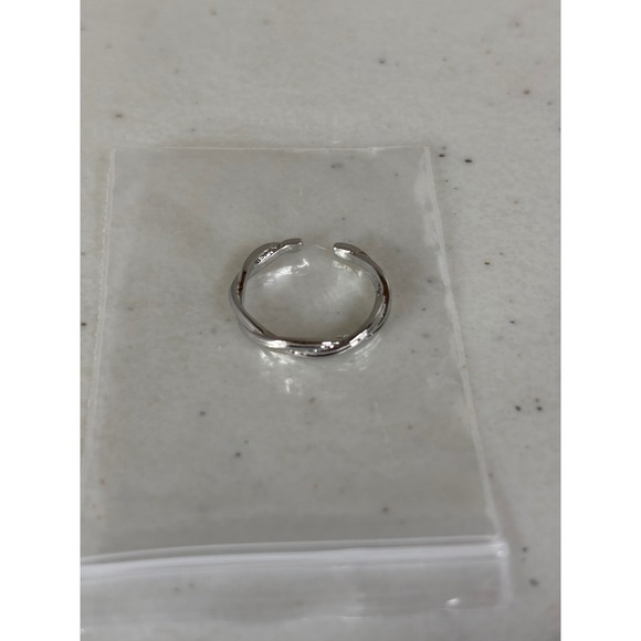 Jewelry - Minimalist Twisted Band Toe Ring Open‎ Adjustable Silver Tone